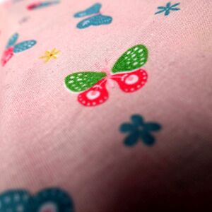 Baumwoll-Popeline Schmetterlinge auf Rosa